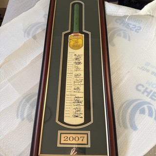 2007 XXXX GOLD BEACH CRICKET SIGNED BAT AUSTRALIA ENGLAND AND NEW ZEALAND