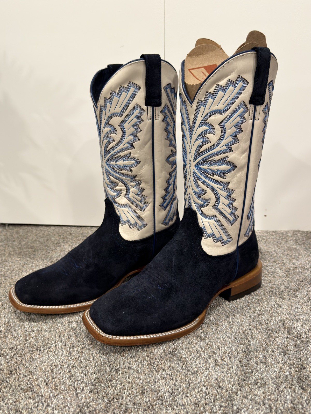 Ariat Sting Cowboy Boots Blanco/ Indigo Roughout size 10 EE 