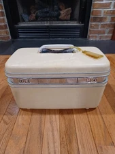 Vintage Samsonite Cream Silhouette Makeup Train Case