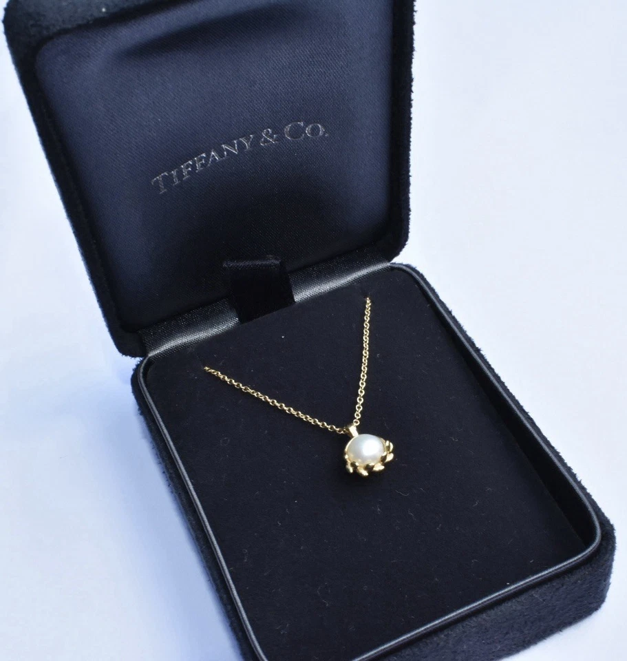 Tiffany & Co Paloma Picasso Olive Leaf Necklace 18k - image 3 of 4