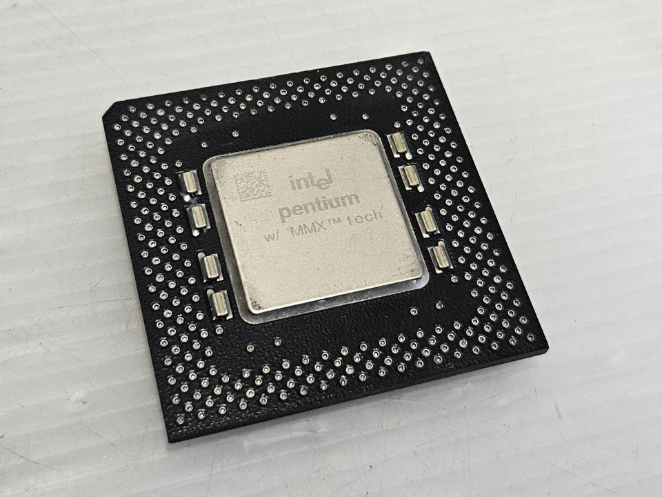 Intel Pentium MMX 266MHz Tillamook, Socket 7, 1.9V, SL2Z4, FV80503266, Working - Image 2 of 4