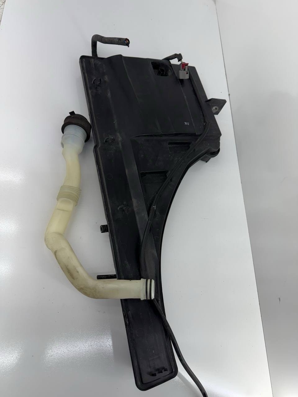 M157 Maserati Ghibli 14-17 Windshield Washer Fluid Tank Reservoir