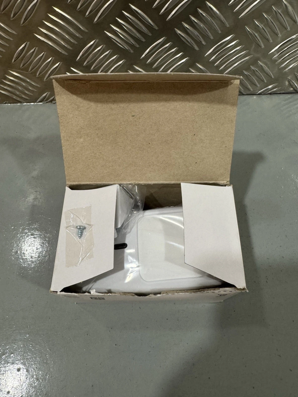 Resideo IR8M PIR Wireless Passive Infrared Motion Sensor Pet Immunity Brand New 5