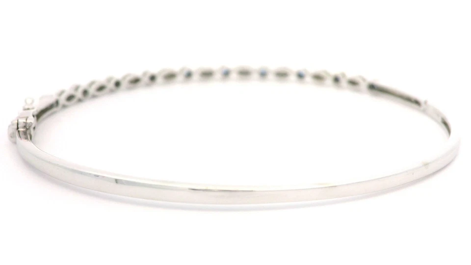 Brazalete brazalete con bisagras de oro blanco de 14 k de 0,30 quilates con zafiros y diamantes delicados Foto 4 de 4