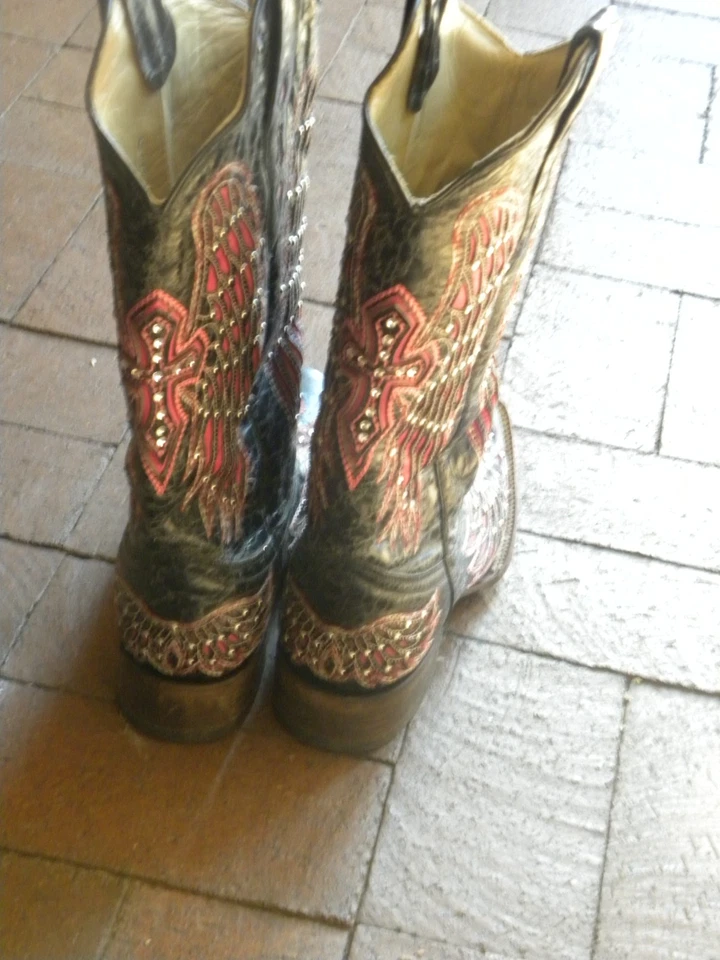 Corral Women’s Black Leather Cowboy Boots Sz 9-1/2 Pink Wing Cross Studs - Image 4 of 4