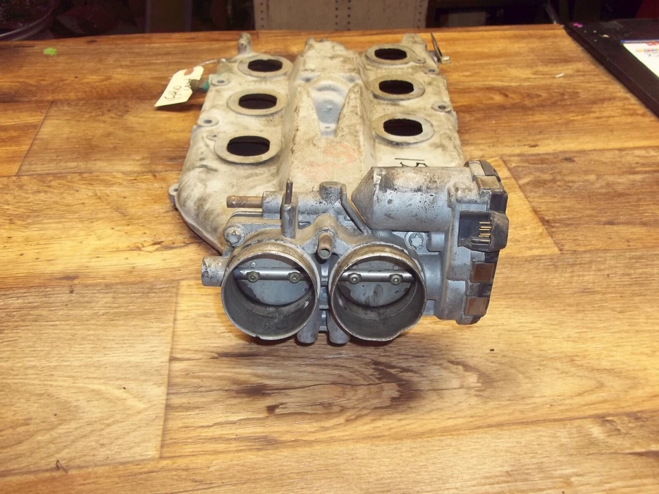 Conjunto de colector de admisión superior del motor Cadillac Catera 1997-2001 3,0 L OEM Foto 4 de 4