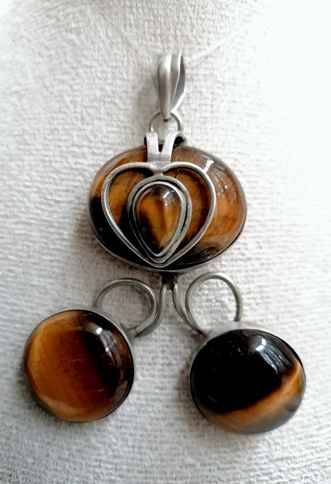 SPETTACOLARE GRANDE CIONDOLO IN ARGENTO 925 CON 4 OCCHIO DI TIGRE CABOCHON. - Immagine 3 di 4