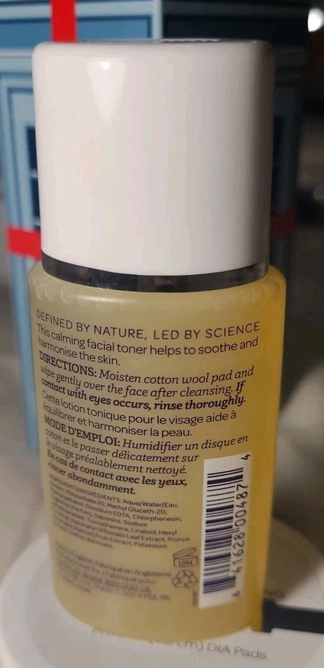 Elemis Soothing Apricot Toner & Dynamic Resurfacing Facial Pads Promo Gift Box - Image 3 of 4