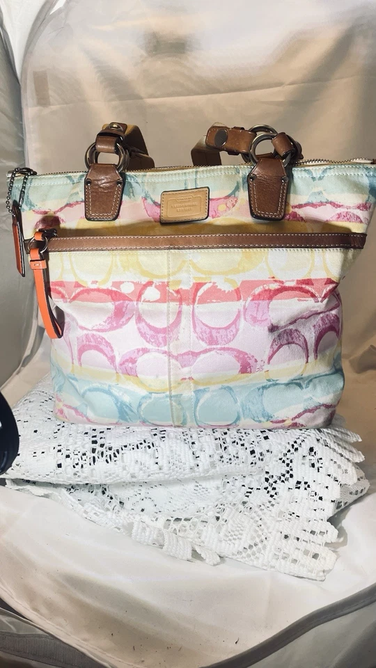 Coach Hampton Watercolor Wom Ns Shoulder Bag, Multi Color.. Has Some Conditions 