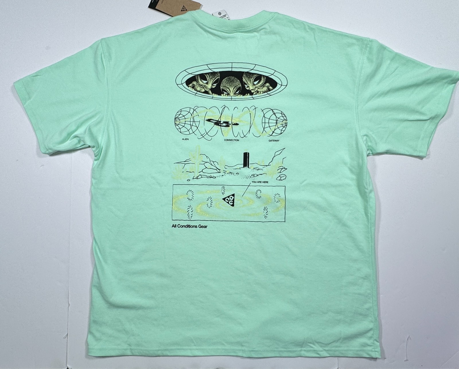 Nike ACG Alien Graphic Loose Fit Men's T-Shirt Size XL HV2172-353