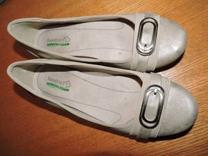 baretraps memory foam flats