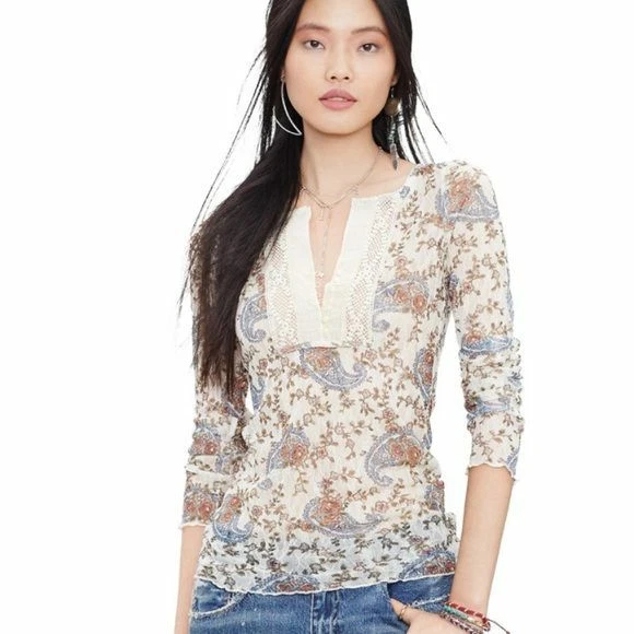 Top Henley Denim & Supply de cachemira y encaje floral talla pequeña