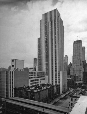 Manhattan New York Exterior view of the New Daily News building on .. Old Photo