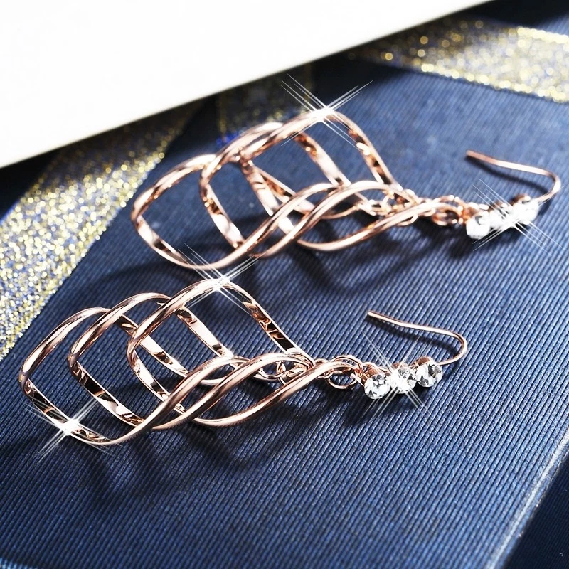 18K Rose Gold GF Simulated Crystal Twisted Rhombus Spiral Drop Dangle Earrings Foto 2 de 4