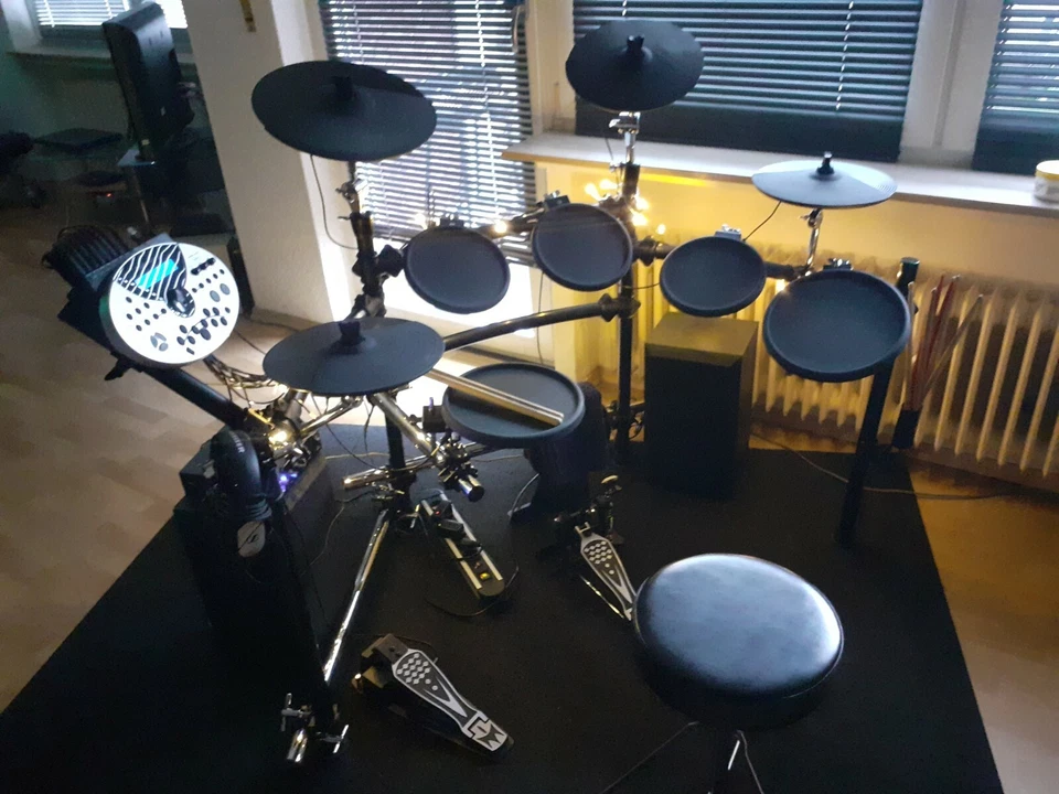 E schlagzeug MILENIUM MPS-600+2 lautschprecher + verschterker - Bild 2 von 4