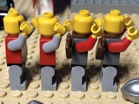 LEGO (8) Minifigures & Horse From 7946 King&rsquo;s Castle. Lion King, Dragon Knight