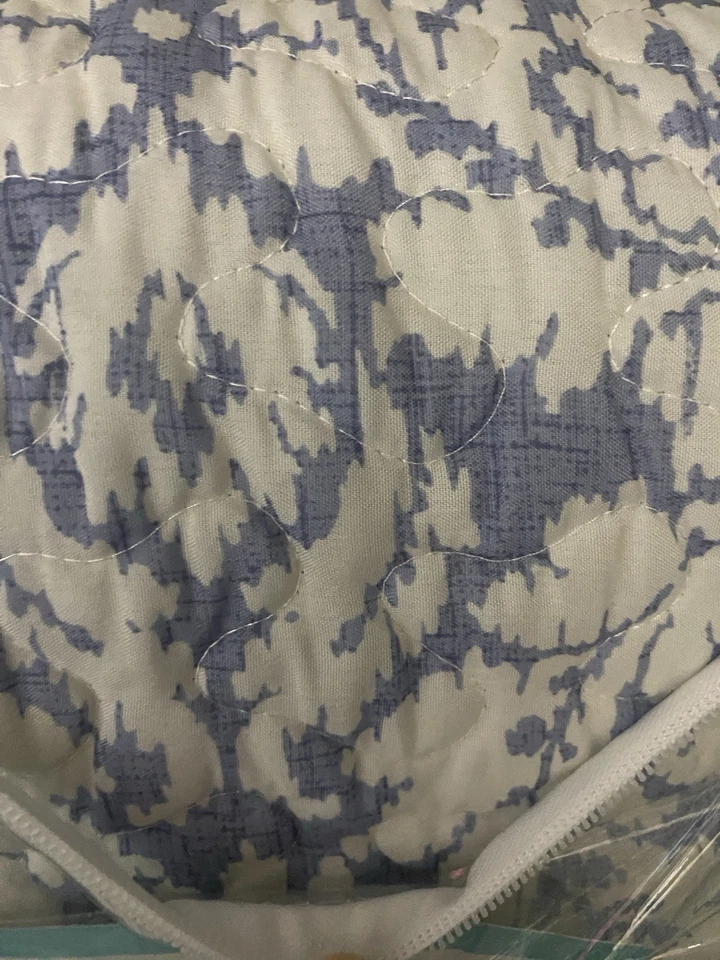 Traditions By Waverly Luxury Microfiber King Size Quilt Set Azure Blue Brand New - Image 3 of 3