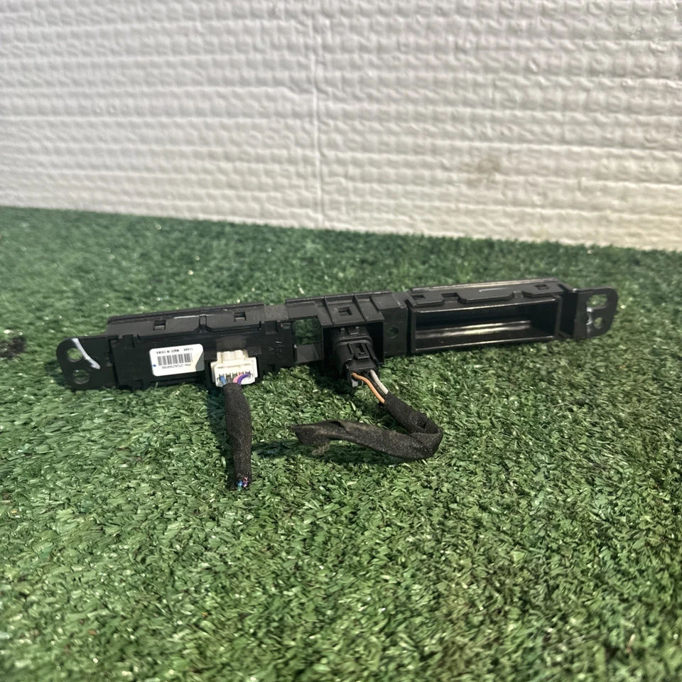 Interruptor de pasajero de control de peligros para panel de instrumentos central OEM 07-12 GMC Acadia negro Foto 2 de 2