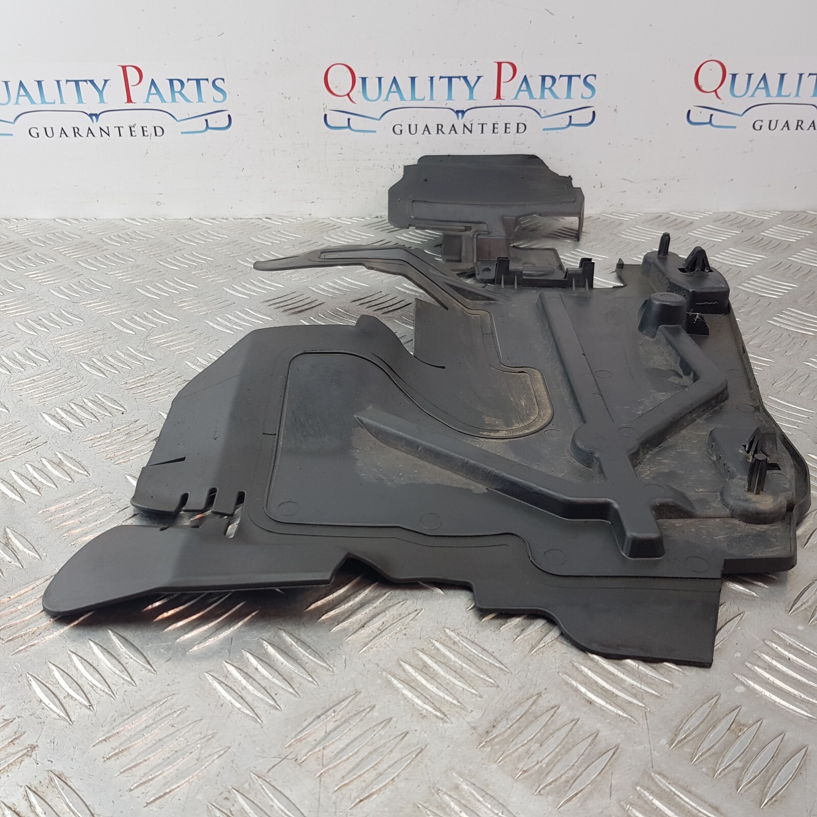 Peugeot 2008 Allure 2018-2019 1.2 Air Channel Guide NS Passenger  