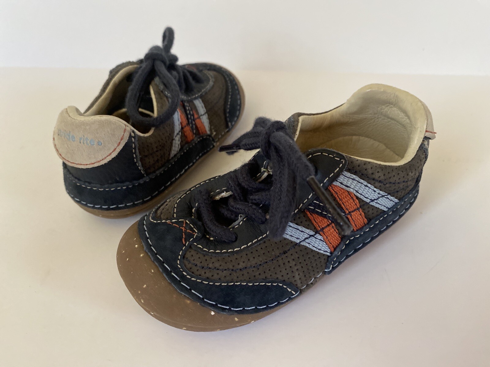stride rite velcro shoes
