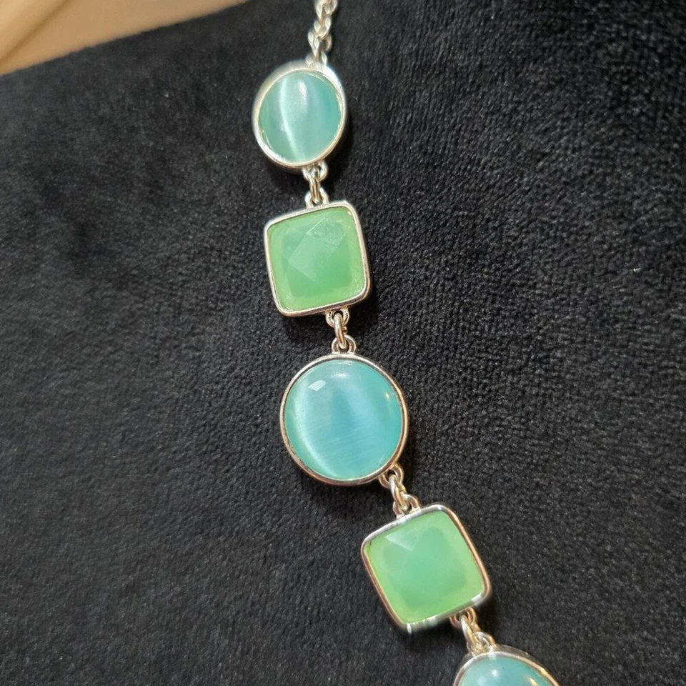 Collar con cuentas de cristal verde Liz Claiborne para mujer joyería con broche de langosta Foto 4 de 4