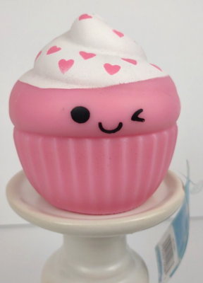Happy Cakes エシャルプ　ピンク Pink Heart Cupcake Squishy Squeezable Happy Winking Cup Cake