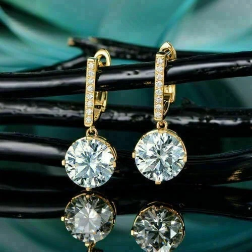 Pendientes colgantes/gotas redondos de diamantes creados en laboratorio de 3 quilates para mujer enchapados en oro amarillo de 14 k Foto 3 de 4