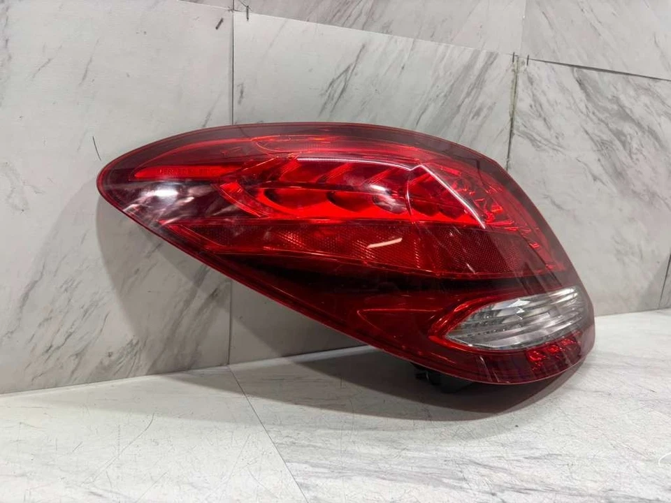 Luz trasera Mercedes Benz C300 C350 C400 2015-2018 OEM lado izquierdo halógena con LED Foto 4 de 4