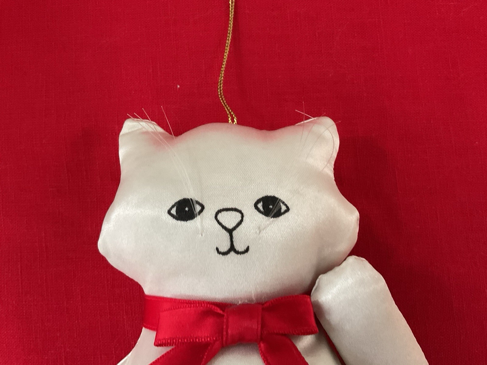 1984 Fancy Feast White Satin Cat Ornament - first one - MINT CONDITION