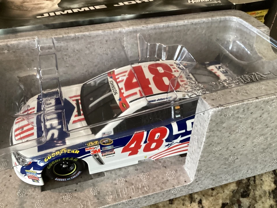 Lionel 1:24 #48 Jimmie Johnson Lowe’s Patriotic 2015 SS - Image 2 of 3