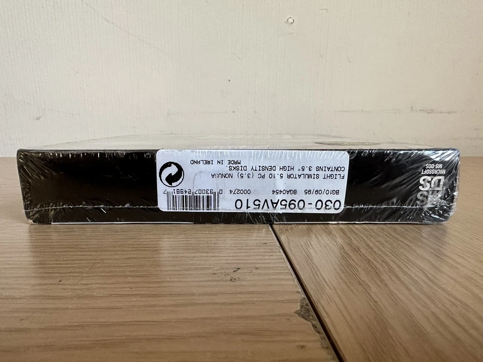 Vintage Microsoft Flight Simulator Big PC Box 3 1/2 Disk New & Sealed - Image 3 of 4