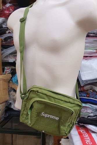 Borsa A Spalla Supreme Olive In Tessuto Cordura Verde SS19 - Foto 3 di 12