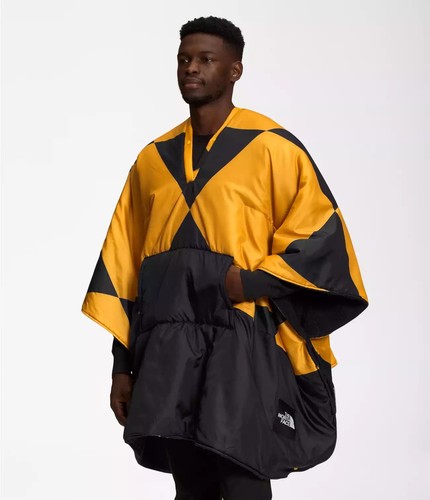 The North Face Poncho Blanket Fuzzy Wawona in Summit Gold Geodome Print NEW - Picture 2 of 7