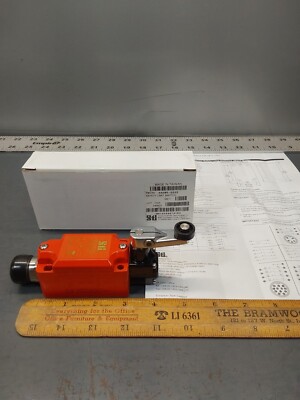 NOS Sti Omron IEC 60947-5-1 Safety Limit Switch w/Actuator Arm / Connector 