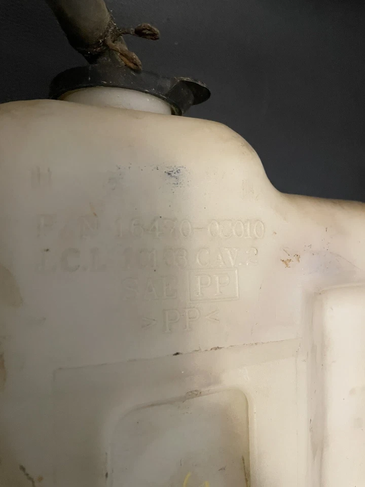 1995-2004 TOYOTA 4RUNNER/T100/TACOMA COOLANT RESERVOIR 16470-0C010 - Imagem 3 de 3