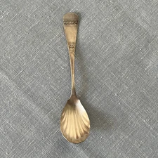 Vintage Pairpoint Mfg. Co. Silver Plated Shell Pattern Spoon 6"