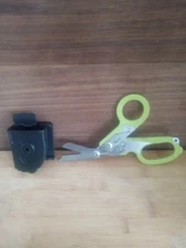 6 In 1 Trauma Shears Multi Tool Compared To Raptor Lime Green / Carry Case