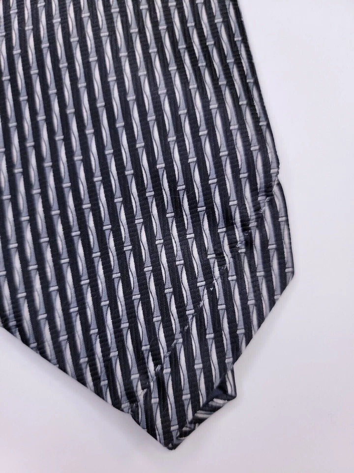 Corbata formal para hombre Romario Manzini 57"Lx3,75"W negra/gris Foto 2 de 4