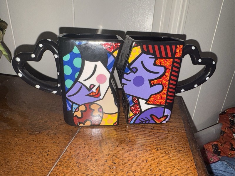 Romero Britto Interlocking Kissing In Love  Couple Mugs Set Of 2 EUC