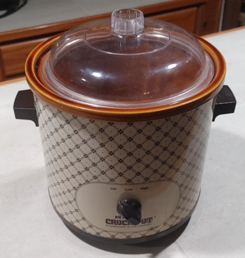 Vintage Rival 3.5 Quart Crock Pot Slow Cooker Almond Brown, Model 3100P