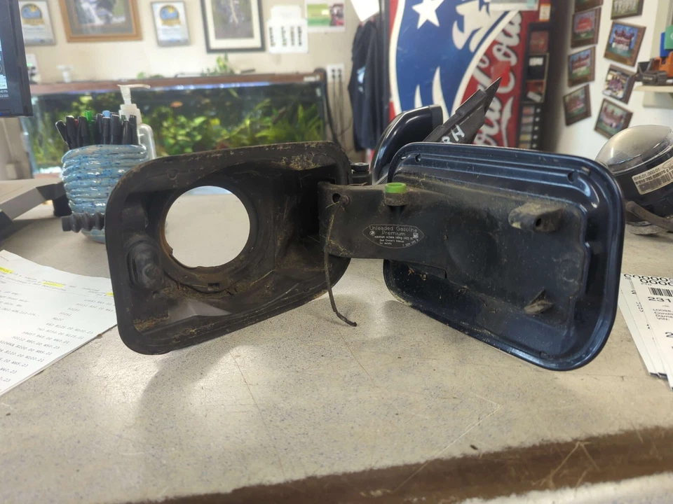 Puerta del tanque de combustible BMW 525 xi 06 070 08 09 AZUL Foto 3 de 3