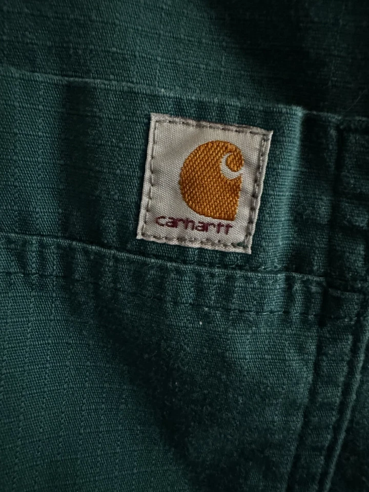 Blusa Médica Carhartt Force Para Hombres M Verde Cuello en V Ventilada Calce Moderno Foto 2 de 4