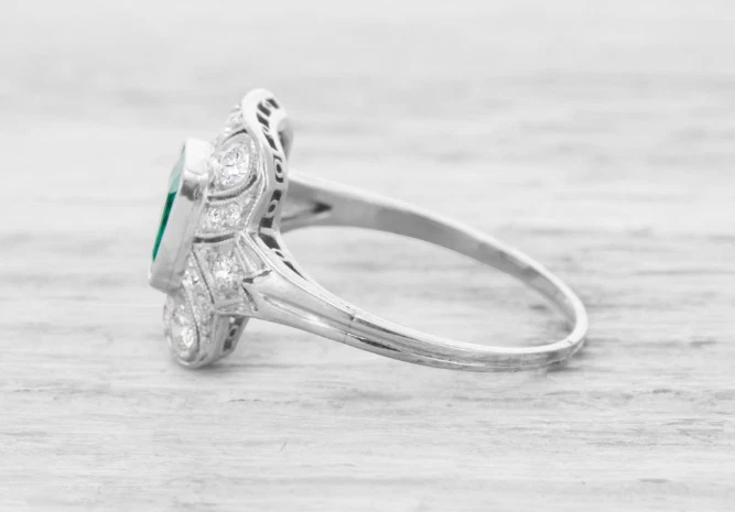 Unique Rectangle Cut Lab-Created 0.95CT Emerald Gemstone With 935 Silver Ring - Image 3 of 4