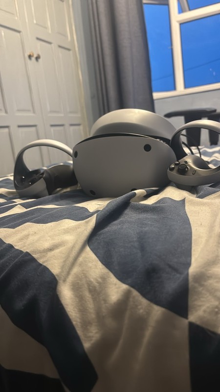 Sony PlayStation VR2 Headset - White. DOES NOT COME WITH HEADPHONES.