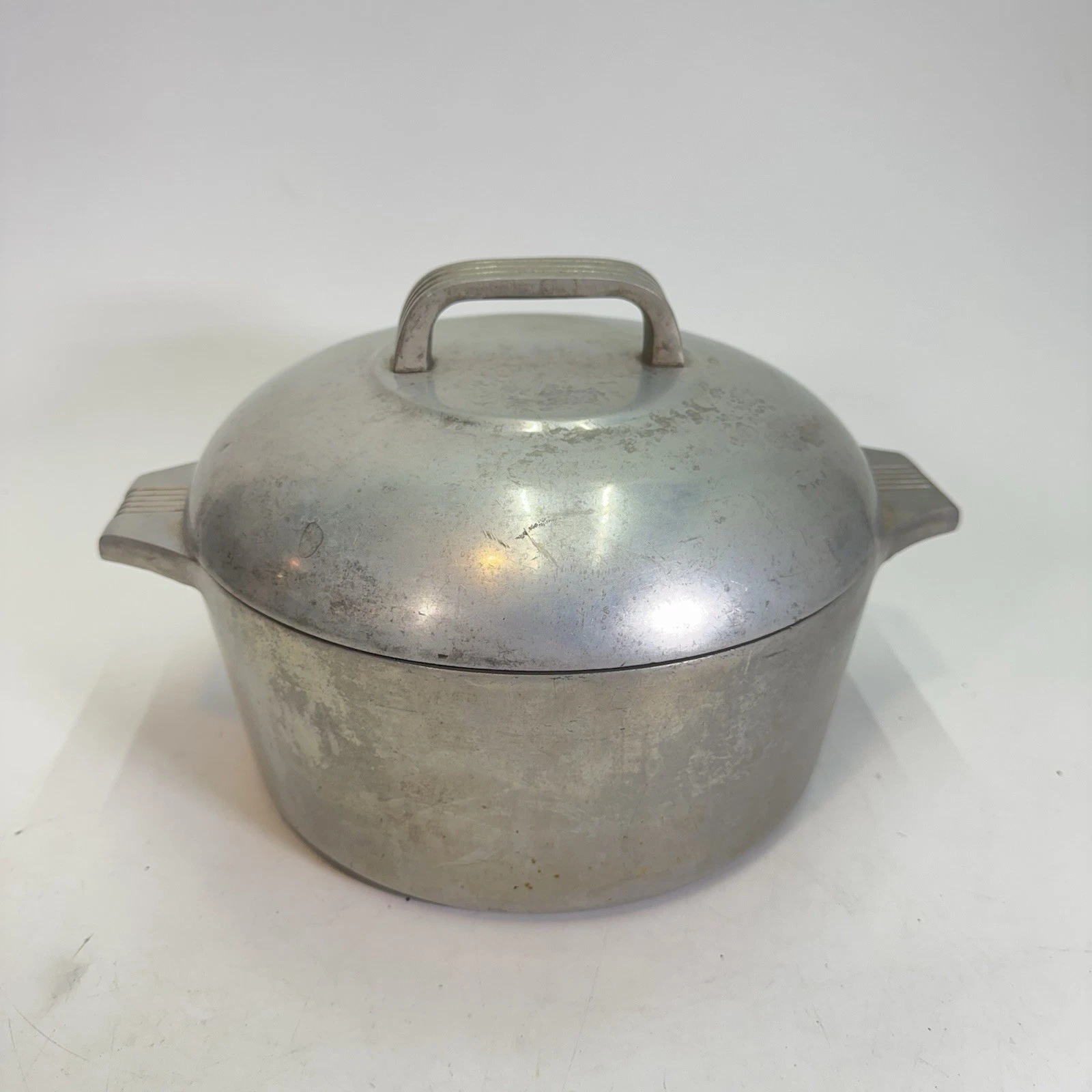 WAGNER WARE MAGNALITE SIDNEY-O- CAST ALUMINUM 5 QT DUTCH OVEN 4248-P W/ LID USA
Opens in a new windo