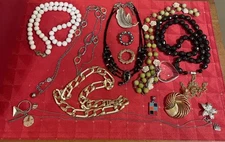 Costume Jewelry 1 LB WEARABLE Mostly Vintage Necklaces Brooches Pendants 13 Pc