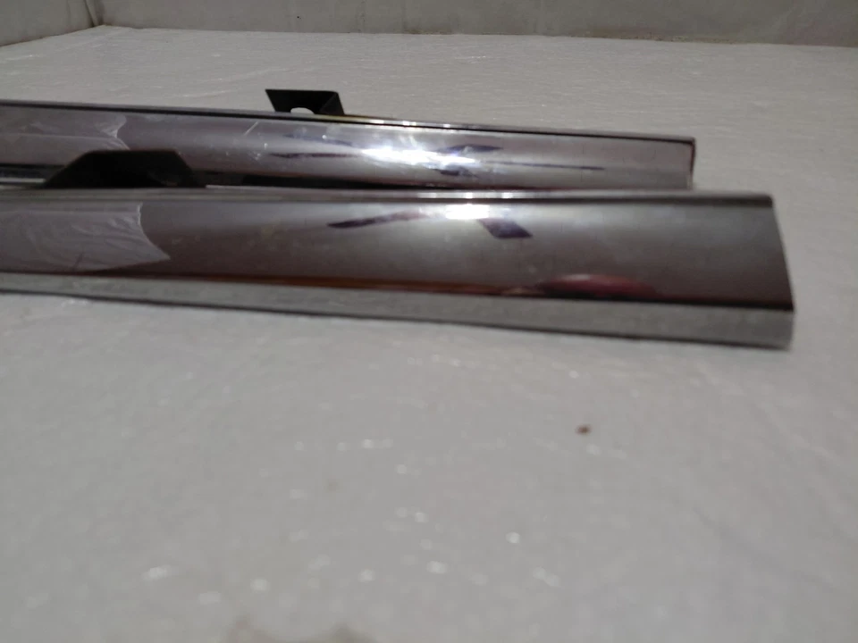 Barras de grelha 64,5-65 Ford Mustang fabricante de equipamento original Ford C4ZB-8418-A RH e C4zb-8B250-A LH - Imagem 3 de 4