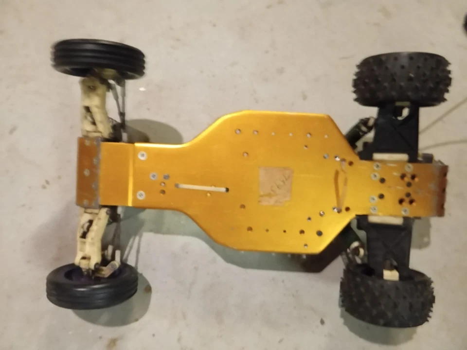 VINTAGE 1990 TEAM ASSOCIATED RC10 B STAMP,Yokomo Motor, Futaba,LOSI Tire Stealth - Image 4 of 4