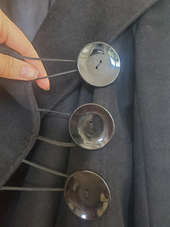 Abrigo de vestir vintage BeBe único retro negro con cuello de gran tamaño y botones laterales Foto 4 de 4