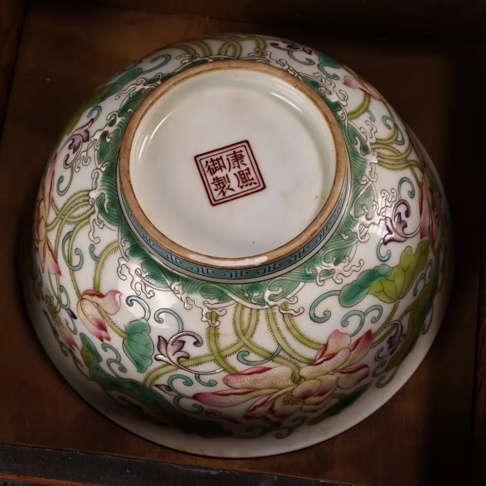 Китайская антикварная сине-белая фарфоровая чаша лотоса династии Цин с маркировкой канси - Изображение 4 из 4